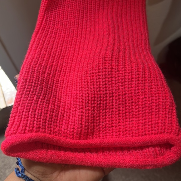 Woman’s sweater super comfy and very warm… - Picture 3 of 7